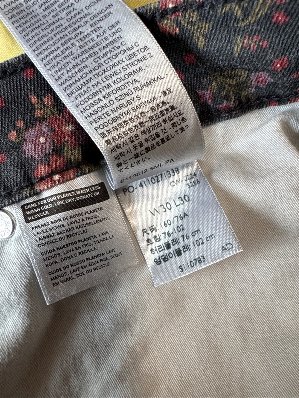 Levi's Women's Black Floral 314 Shaping Straight Jeans - Picture 5 of 6